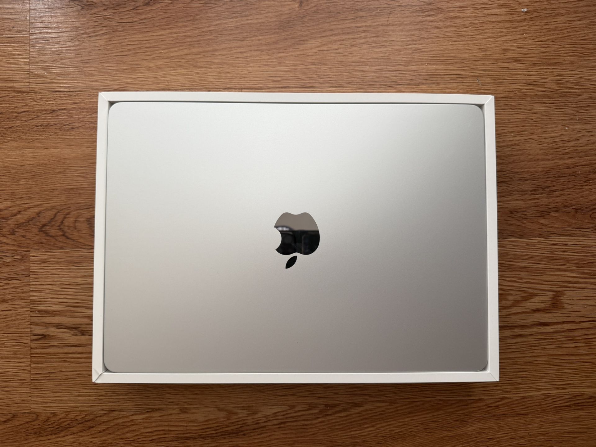 Brand New Apple MacBook Air 2022 13 in