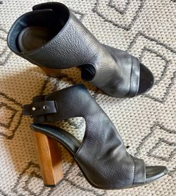 Ladies shoes 8.5