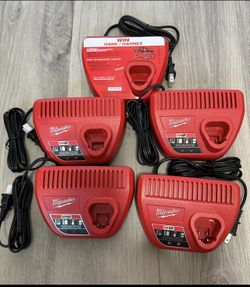 Milwaukee M12 12-Volt Lithium-lon Battery Charger