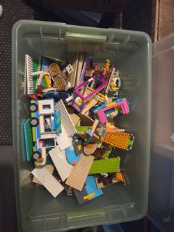 GIRL LEGOS
