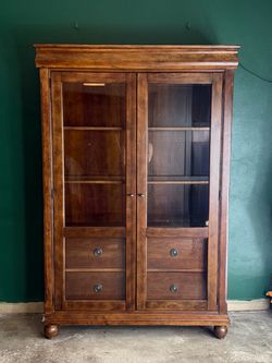 Liberty Furniture "Rustic Traditions" Solid Wood Lighted Display Cabinet / Curio
