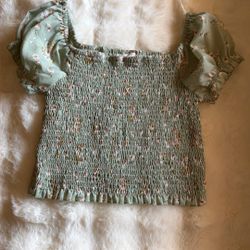 Women’s Medium  Summer  shirt 