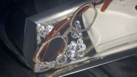 Millionaire Celebrity Glasses “Look Like Money” One (1) Unisex wooden frame with sparkling lab, diamond ice trim. Comes with a white protective case f