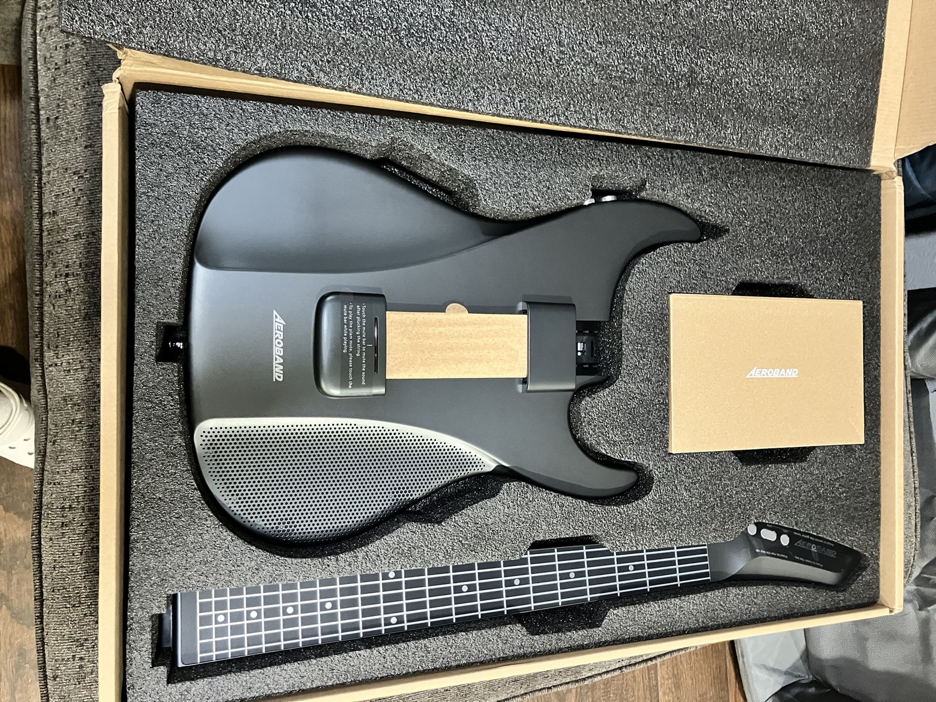AeroBand Guitar/ Guitarra Eléctrica Silenciosa
