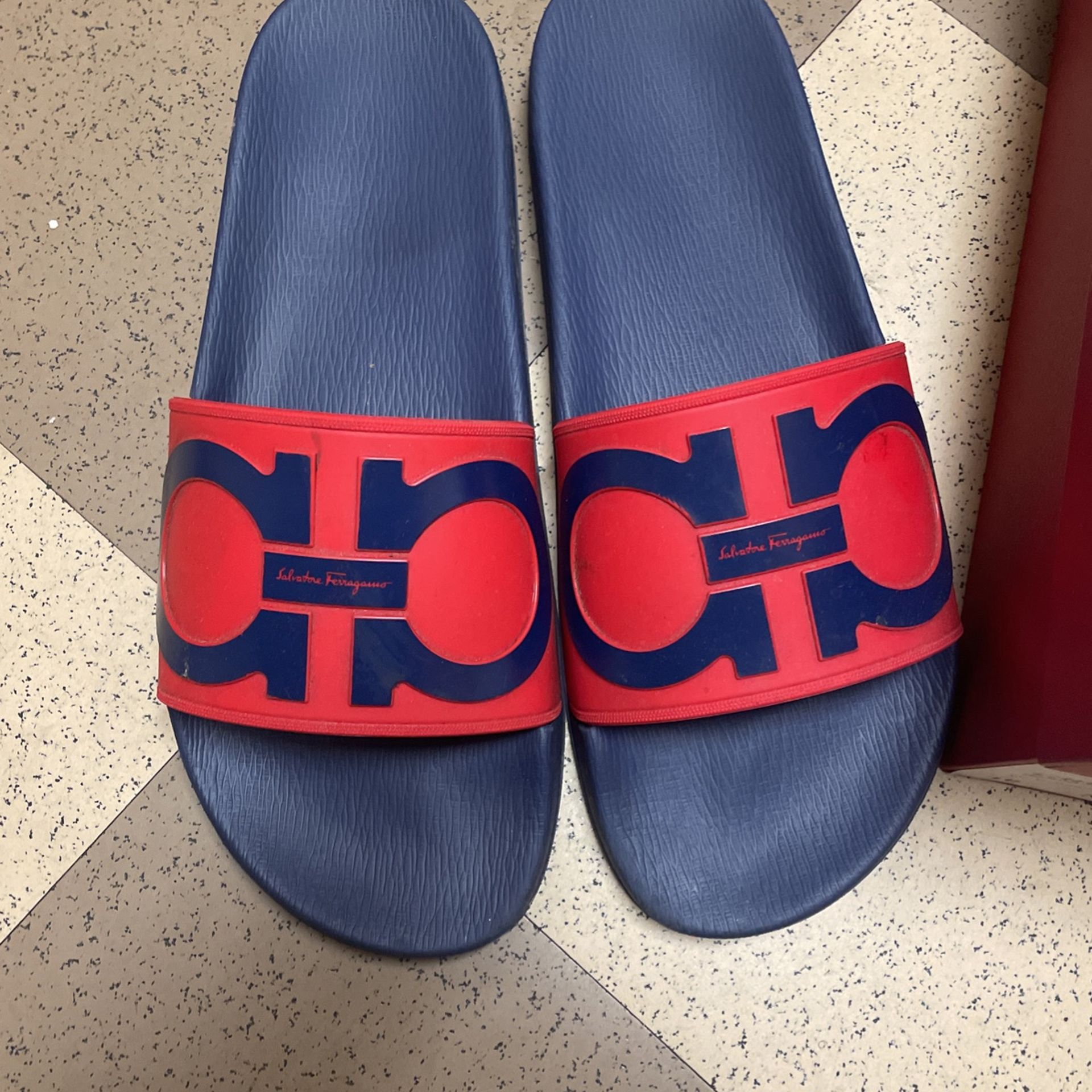 Salvatore Ferragamo Slides size 10