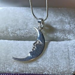 Vintage Sterling Silver Cresent Moon Necklace 