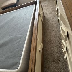 Bed / Night Stand / Dresser/ 