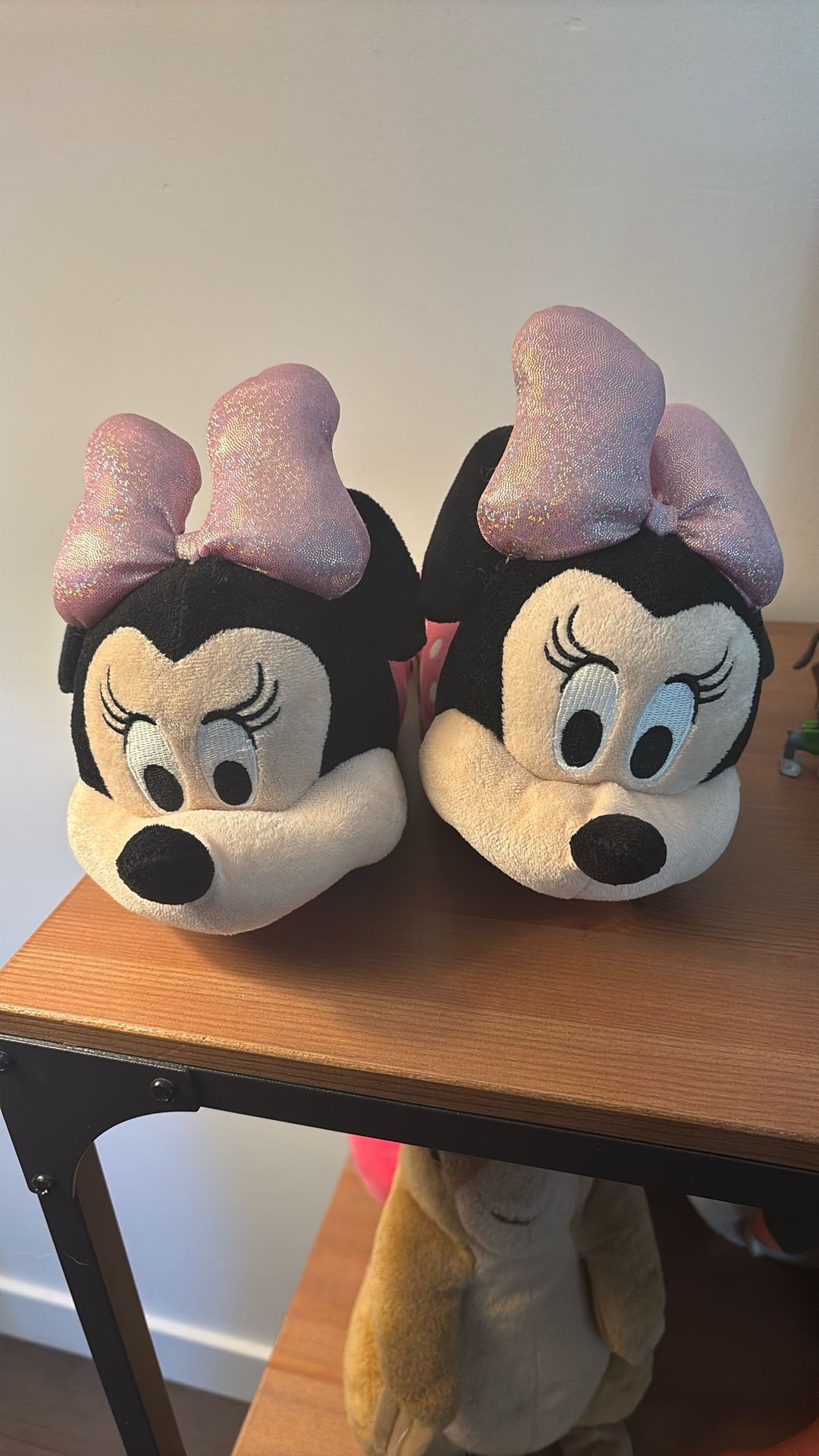 Minnie Slippers Size 9/10