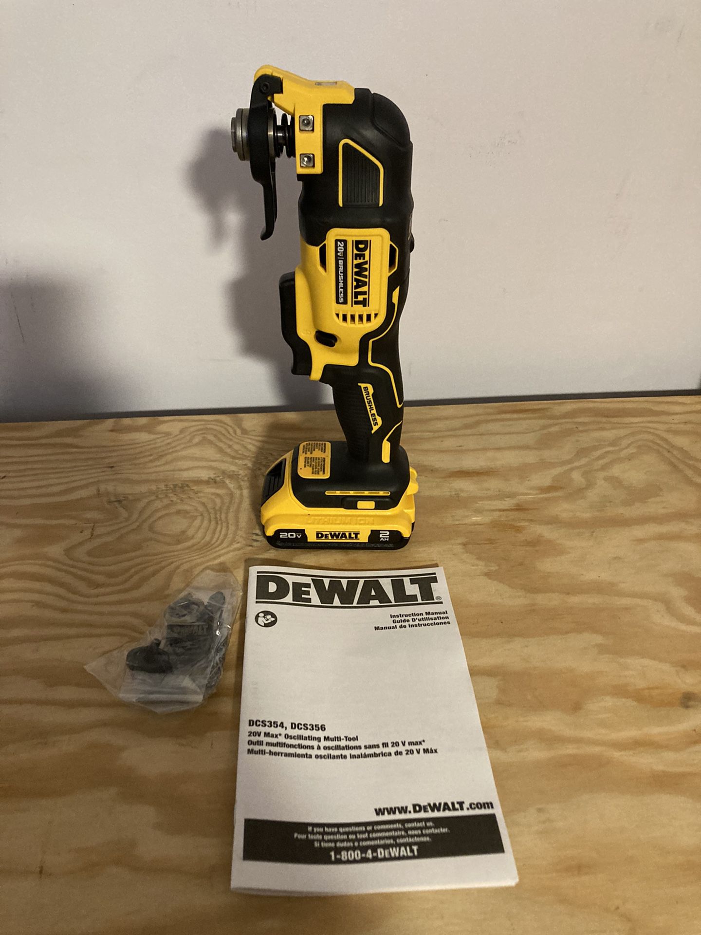 Dewalt ATOMIC 20volt Brushless Oscillating Multi-Tool DCS354 With Battery  (no Charger) for Sale in Queens, NY - OfferUp