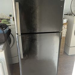 Kenmore black Apartment Size Refrigerator And Top Freezer 