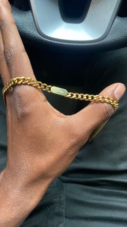 Gold chain/necklace with Jordyn name
