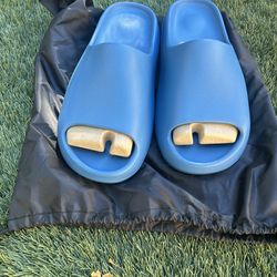 Brand New Adidas Yeezy Slide – Men’s size 12