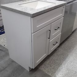 24 Inches  White  Solid wood  Bathroom vanity 