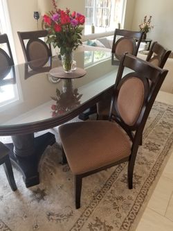 Dinning Set 6 chairs, table and glass top