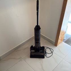 Vacuum cleaner and wet scrubber   