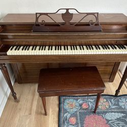 Spinet Upright Piano