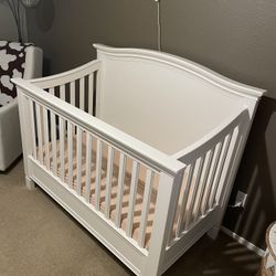 Pottery Barn White Larkin Camelback 4-in-1 Convertible Crib