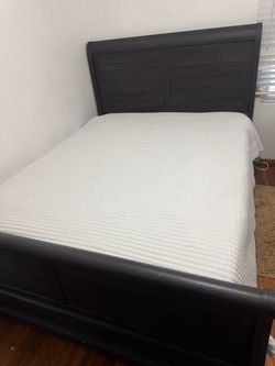 Queen Bed Set