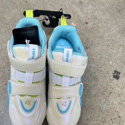 NWT And1 boys basketball Sneakers Size 4