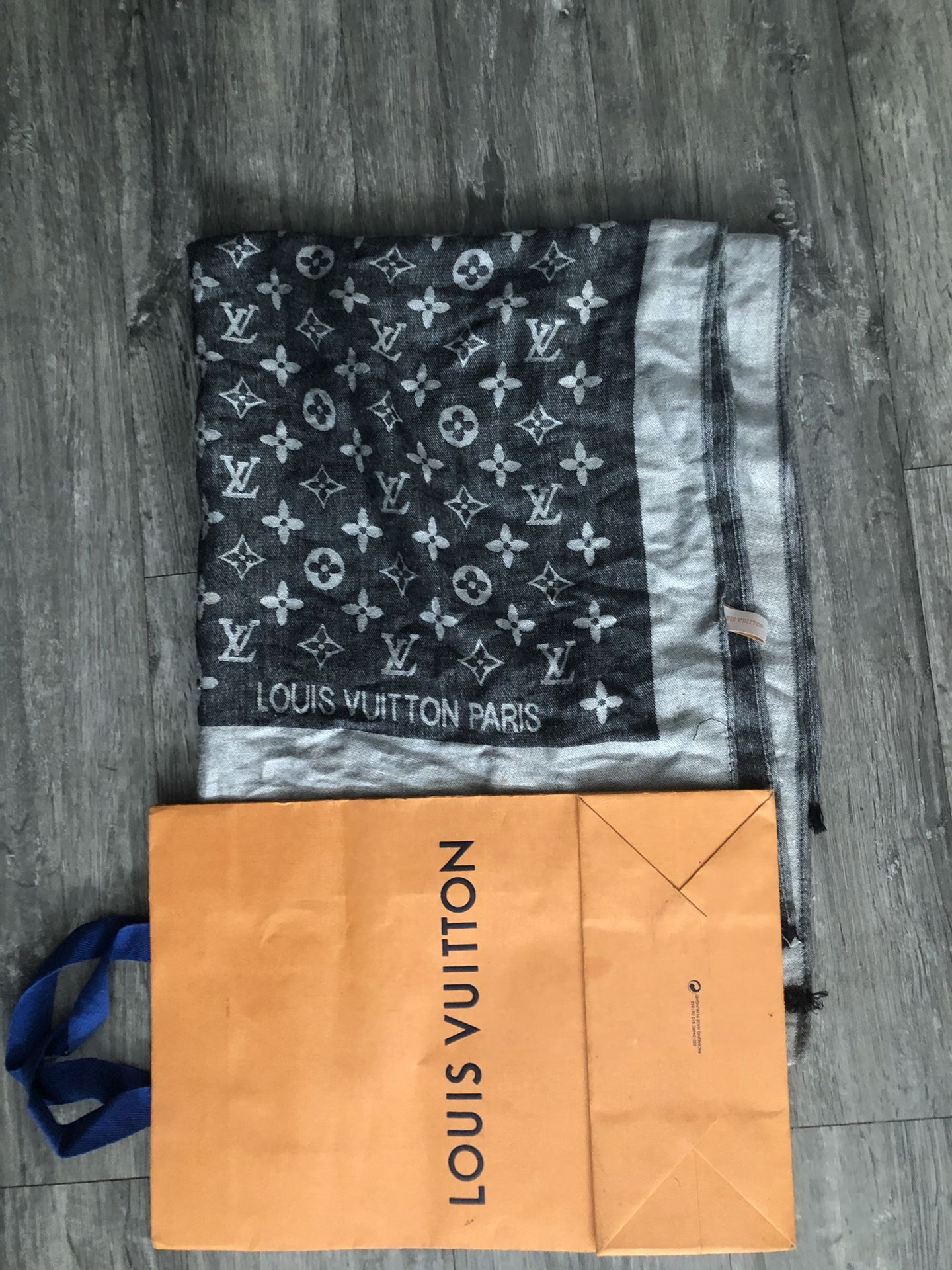 Louis Vuitton Scarf/shawl
