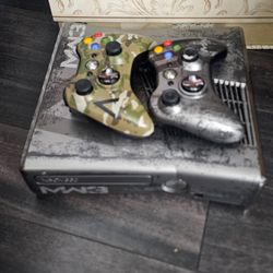 XBox MW3 Edition + 2 Controllers