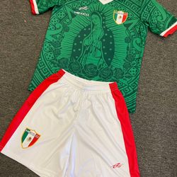 Uniformes de Niño y niña de Mexico