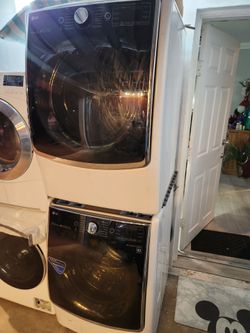 LG 29" STEAM TURBO WASHER 5.2 CF AND MEGAPACITY STEAM TURBO DRYER 9.1 CF