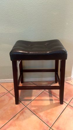 Tufted vinyl chair