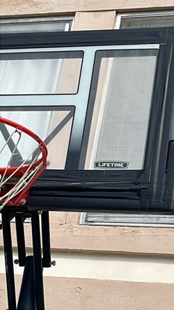 Free adjustable basketball hoop