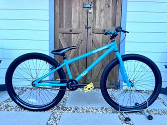 Beautiful Mongoose DJ682 Dirt Jumper Bike