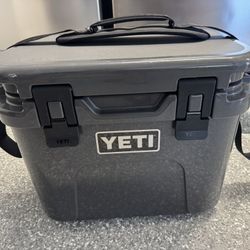 Yeti Roadie 15 - Grey