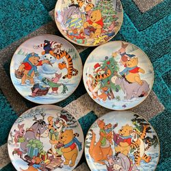 AUTHENTIC VTG DISNEY WINNIE THE POO LIMITED EDITION CHRISTMAS PLATES