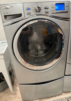 Whirlpool Duet Steam Washer + GAS Dryer w/ Matching Pedestals – Excellent Condition