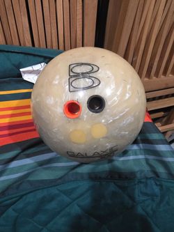 Brunswick Galaxie 300 12# plastic ball