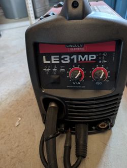 Lincoln LE31 Welder 