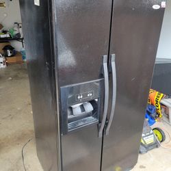 Whirlpool Refrigerator in Working condition 