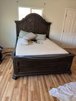 California queen, bed
