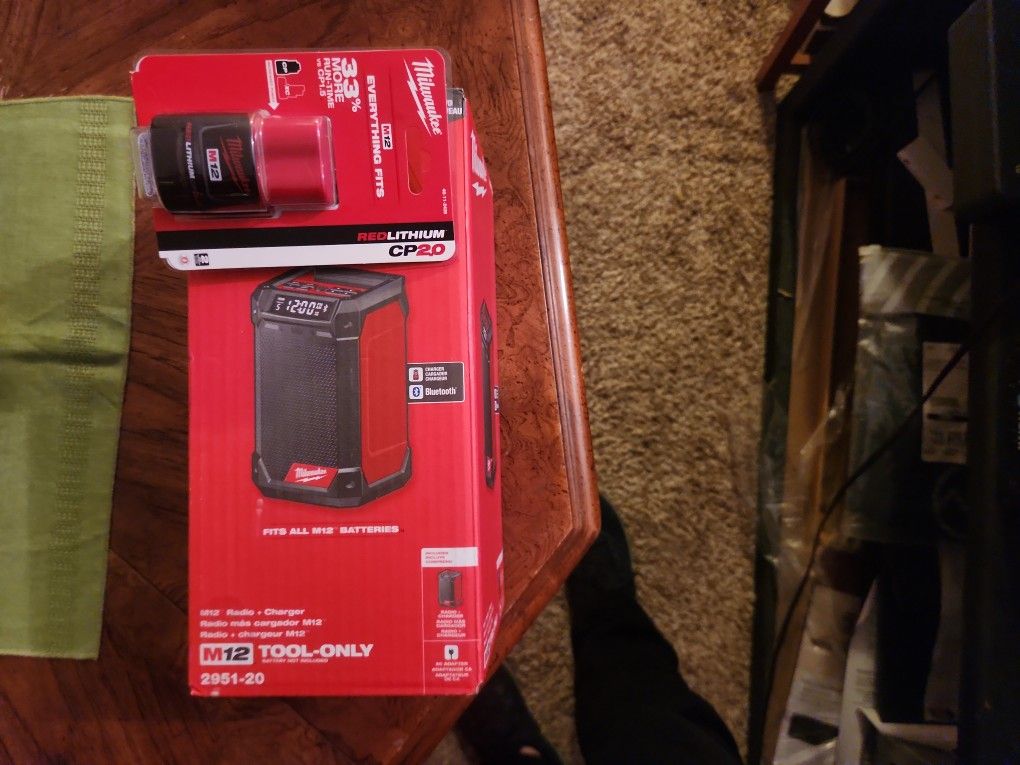 Milwaukee M12 Radio+Charger