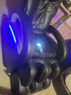 BLACK COZZIA EC-360D MASSAGE CHAIR $450