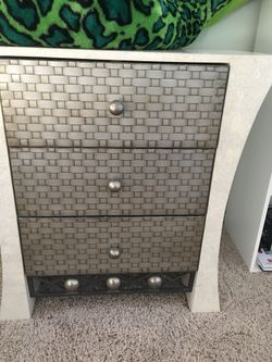 Italian design night stand/dresser