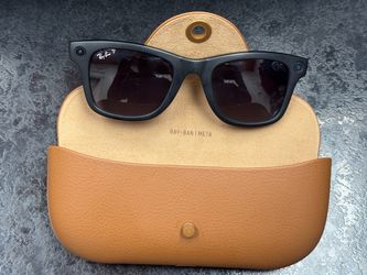Ray-Ban Meta Wayfarer Gen 2 Smart Glasses Black w/ Charging Case Used