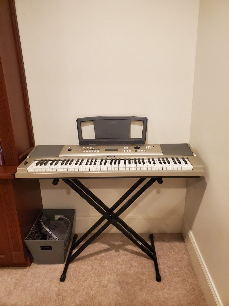 Yamaha Electric Keyboard