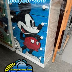 Mickey Mouse Five Drawer Dresser Chest Cómoda Nueva