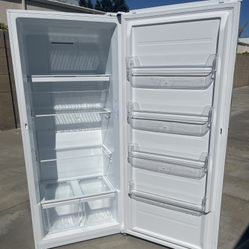 STANDING FREEZER (LARGE)