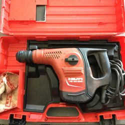 Hilti Combination Hammer M#TE40-AVR in Case