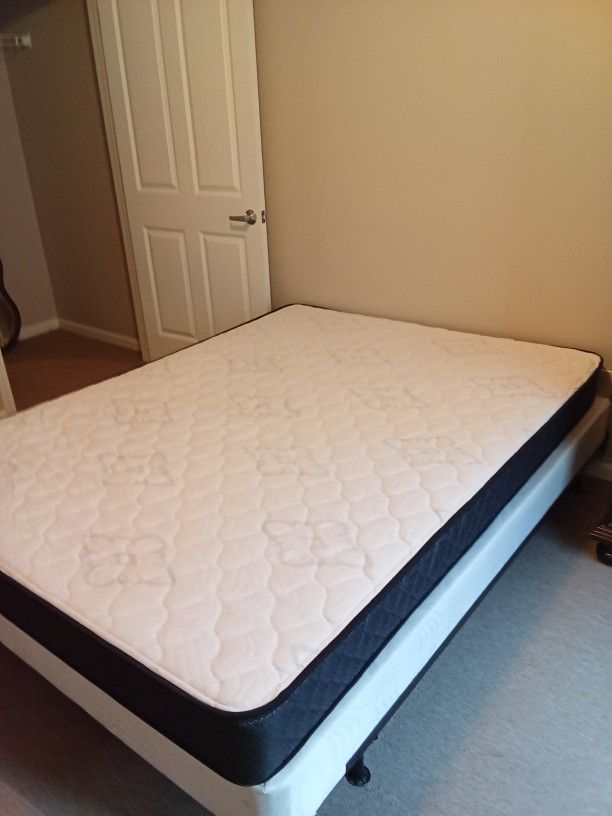 Mattress And Box Spring Excellent Condition 1 Yr Old _100 Or Make Offer
