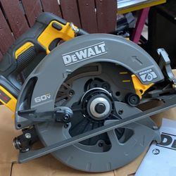 DEWALT FLEXVOLT 60-Volt MAX Cordless Brushless 7-1/4 in. Circular Saw with Brake Tool Only Solo herramienta