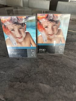 New Set of 2 Clear Acrylic 5x7 Picture Frames