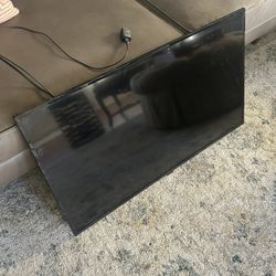 40” Insignia TV w Roku and Unboxed Wall Mount 