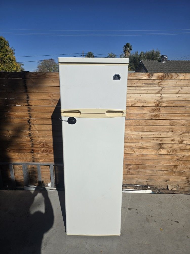 Igloo Refrigerator DELIVERY AVAILABLE π